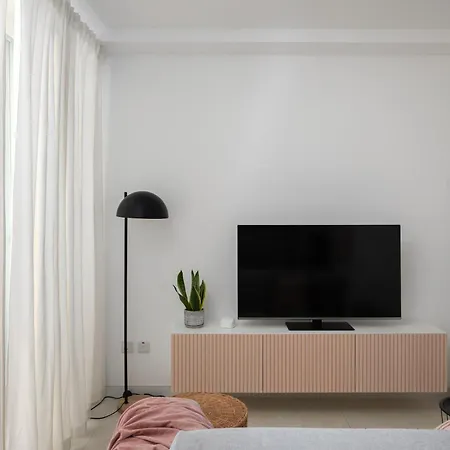 Apartament Modern 2br With Outside Furniture - Close To Sliema, Saint Julians & Valletta *